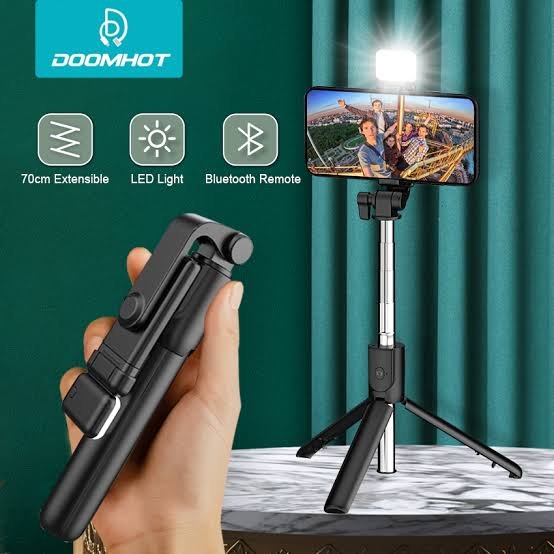 Q07 3 feet Selfie Stick With Light & Remote